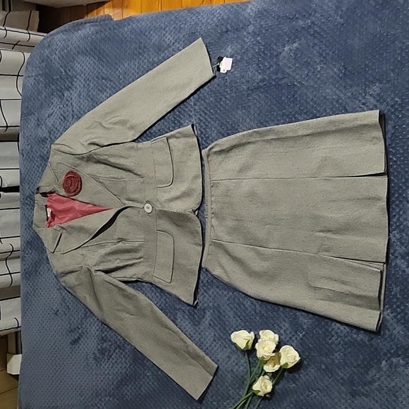 NWT SET OF BLAZER AND SKIRT - Picture 3 of 17
